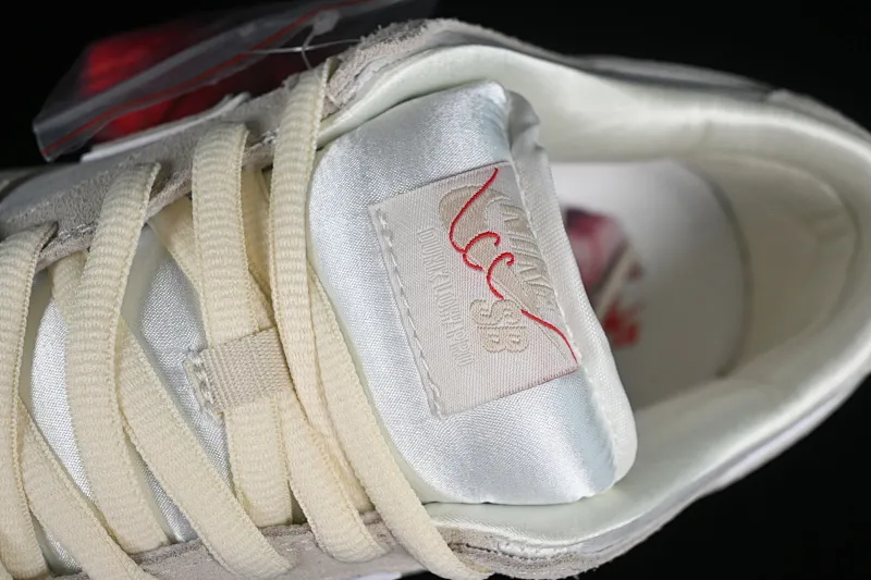 All Categories Nk SB Dunk Series Nk SB Dunk Low Low-top sneakers Z version Nk SB Dunk Low 2024 Valentine's Day theme SB low-top casual sneakers FZ5654-100